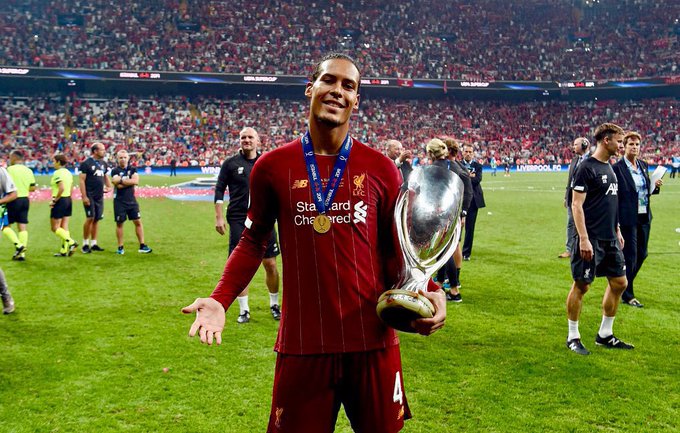 Virgil van Dijk akan menerima kenaikan gaji dari manajemen Liverpool. (Foto: Twitter/@VirgilvanDijk