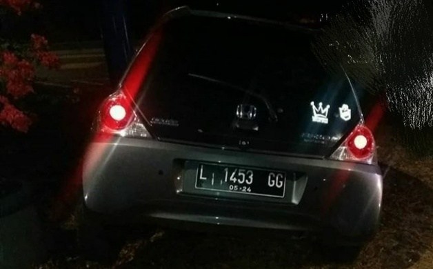 Mobil Honda Brio L 1453 GG yang dikendarai Monica Kristianty menabrak papan reklame, Senin 9 September 2019.