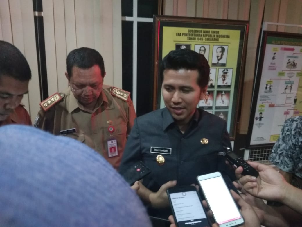 Wagub Jatim Emil Dardak usai menghadiri Korsupgah KPK Korwil VI di Kantor Diskominfo Jawa Timur. (Foto: Faiq/ngopibareng.id)