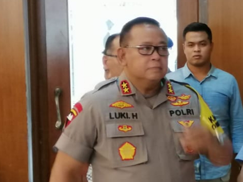 Kapolda Jatim, Irjen Pol Luki Hermawan saat memberi keterangan terkait langkah Polri terkait status Veronica Koman. (Foto: Haris/ngopibareng.id)