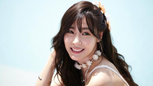 Tiffany, member Girl's Generation (SNSD) idap skoliosis atau kelengkungan tulang belakang ke samping saat masa pertumbuhan sebelum pubertas.