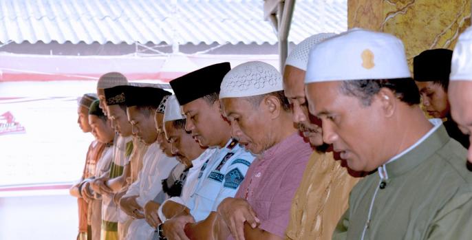 Warga binaan Rutan Bangil gelar salat ghoib, di mushola rutan, Kamis, 12 September 2019. (Foto: Dok Humas)