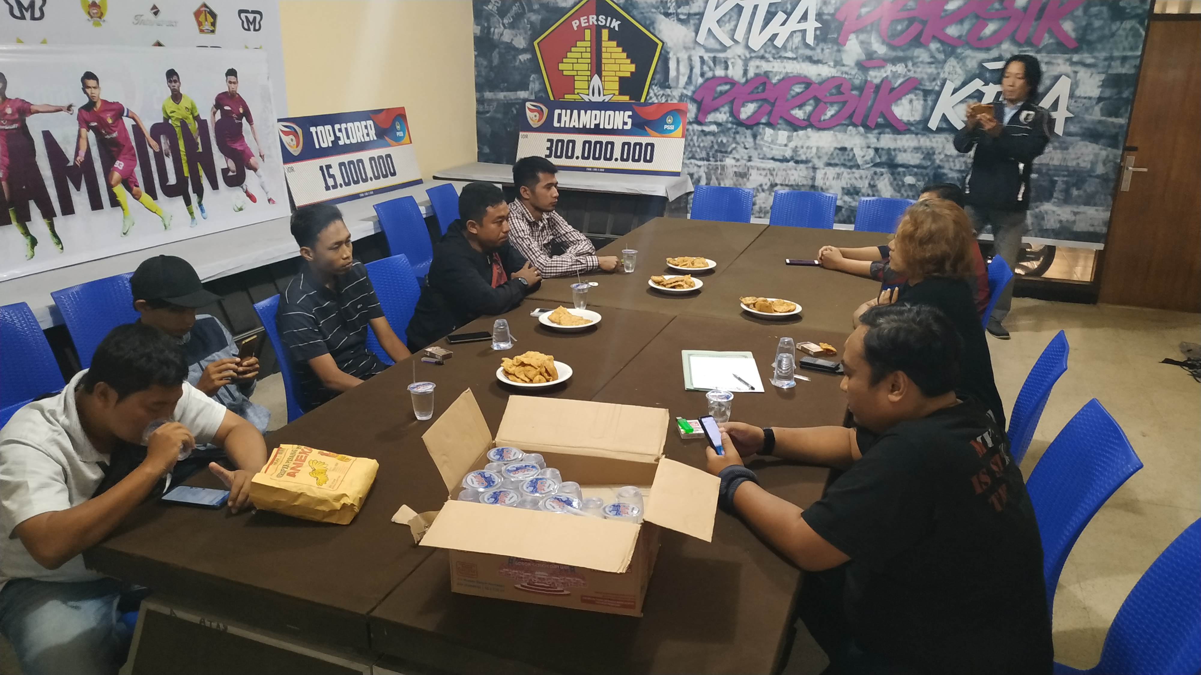 pertemuan perwakilan suporter dengan manajemen persik kediri. (Foto: Fendhy/ngopibareng.id)