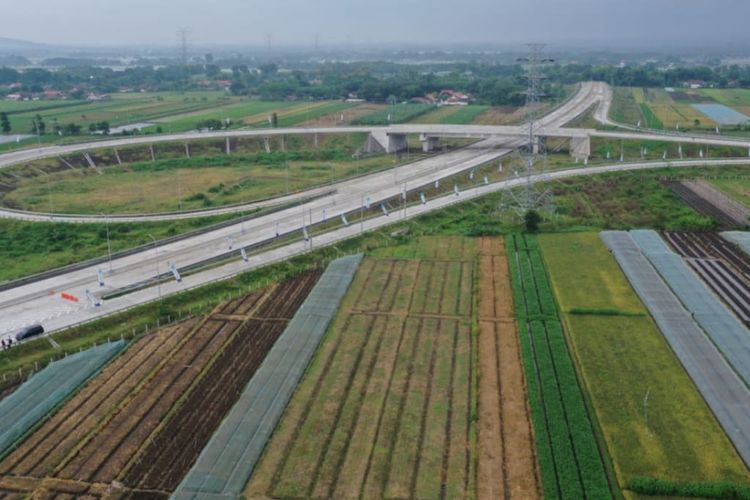 Tol Paspro seksi IV. Salah satu ruas tol Pasuruan-Probolinggo ini dilirik investor lokal. (Foto: Dok PUPR)