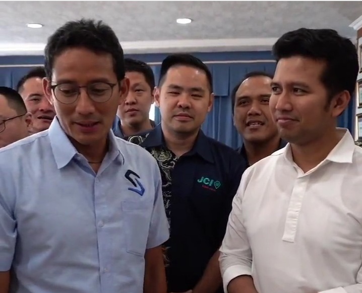 Mantan Cawapres Prabowo, Sandiaga Uno saat bertemu Wagub Jatim Emil Dardak di Grand City, Surabaya. (Foto: Faiq/ngopibareng.id)