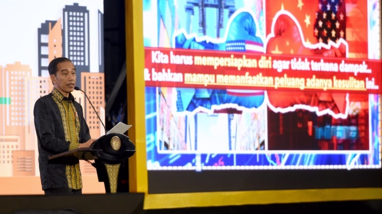 Presiden Joko Widodo menyampaikan sambutan pada Musyawarah Nasional XVI HIPMI di Golden Ballroom Hotel Sultan, Jakarta, Senin, 16 September 2019. (Foto: BPMI Setpres/Muchlis Jr)