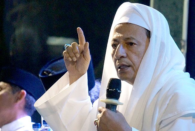 Habib Luthfi bin Yahya saat menyampaikan pesan keislamannya. (Foto: dok/ngopibareng.id)