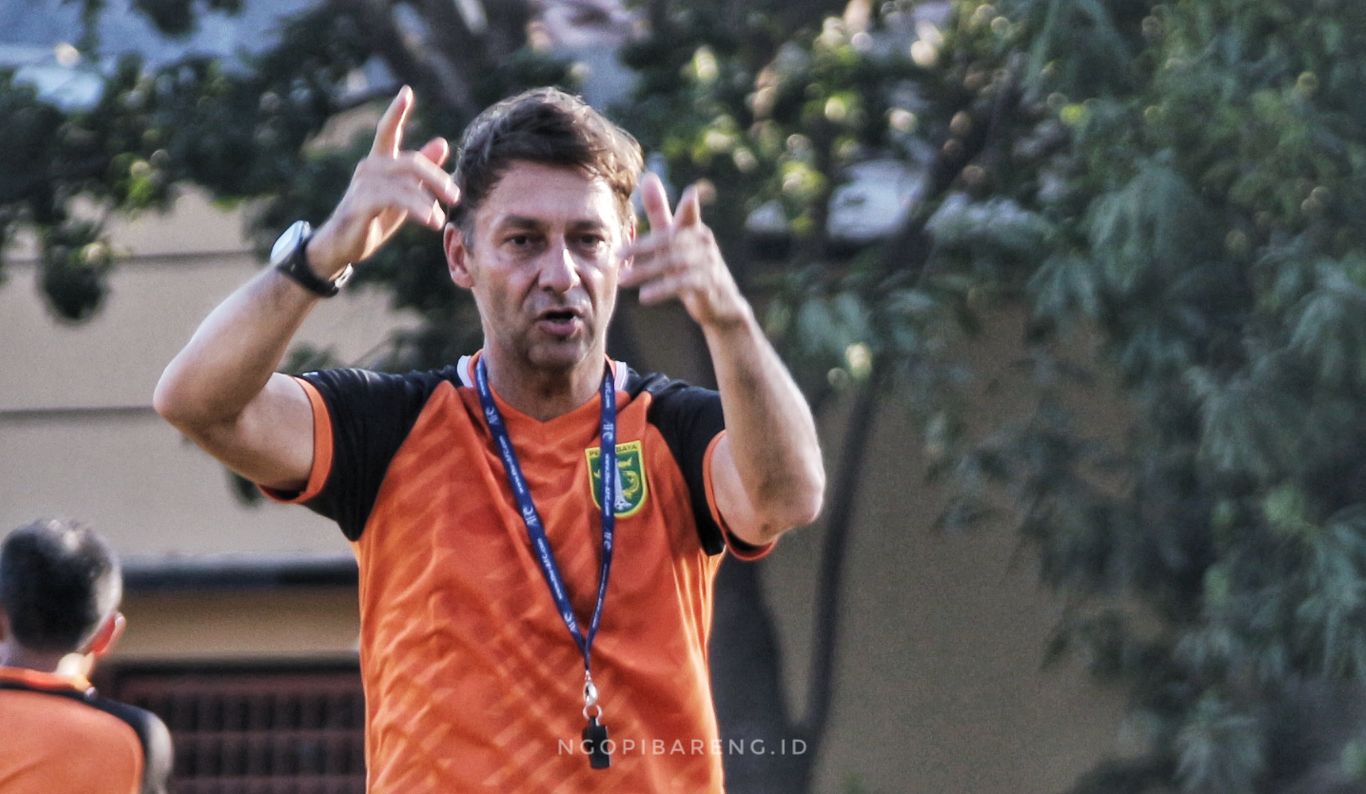 Asisten pelatih Persebaya, Wolfgang Pikal. (Foto: Haris/ngopibareng.id)