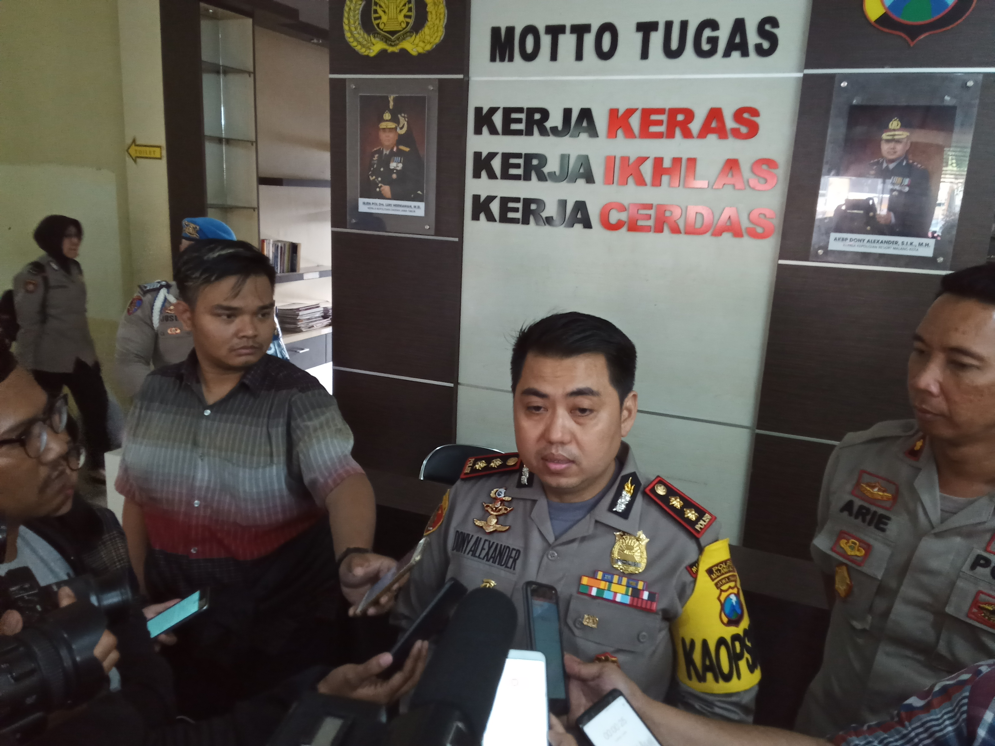 Kapolresta Malang, AKBP Donny Alexander saat memberikan keterangan pers di Mapolresta Malang (Theo/ngopibareng.id)