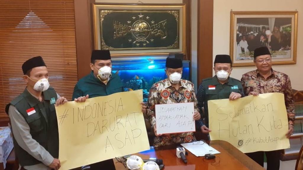 KH Said Aqil Siroj bersama Sekretaris Jendera Helmy Faishal Zaini, Sekretaris NU Care-LAZISNU Abdur Rouf, dan Ketua LPBI PBNU Ali Yusuf. (Foto: nu/ngopibareng.id)