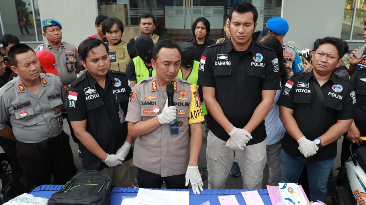 Kapolrestabes Surabaya Kombes Pol Sandi Nugroho saat gelar perkara pengungkapan kasus sabu-sabu senilai Rp6 miliar lebih, Selasa, 17 September 2019. (Foto: Faiq/ngopibareng.id)