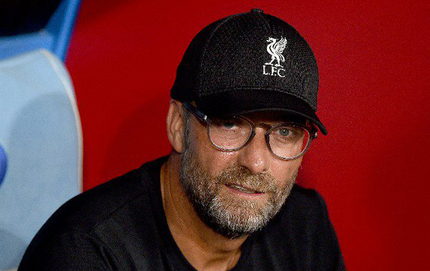 Jurgen Klopp menyayangkan keputusan wasit memberikan hadiah penalti bagi Napoli di pertandingan perdana Grup E Liga Champions di Naples, Italia. (Foto: Twitter/@LFC)