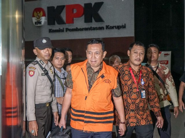 Sekjen KONI Ending Fuad Hamidy, ketika ditetapkan masuk KPK. (Foto: ist/ngopibareng.id)