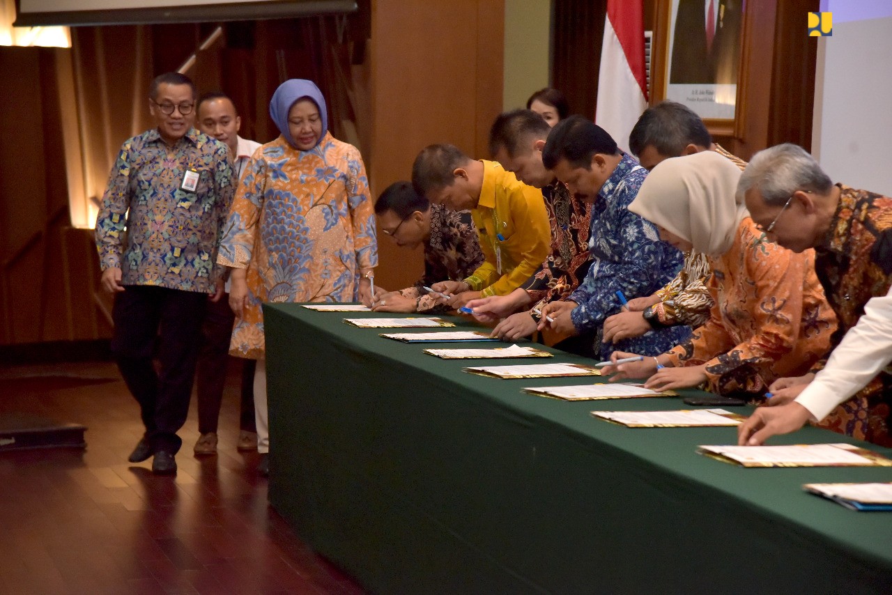 Sekretaris Jenderal (Sekjen) Kementerian PUPR Anita Firmanti pada acara Penandatanganan Perjanjian Naskah Hibah di Auditorium Kementerian PUPR, kemarin, 19 September 2019. (Foto: Kementerian PUPR)