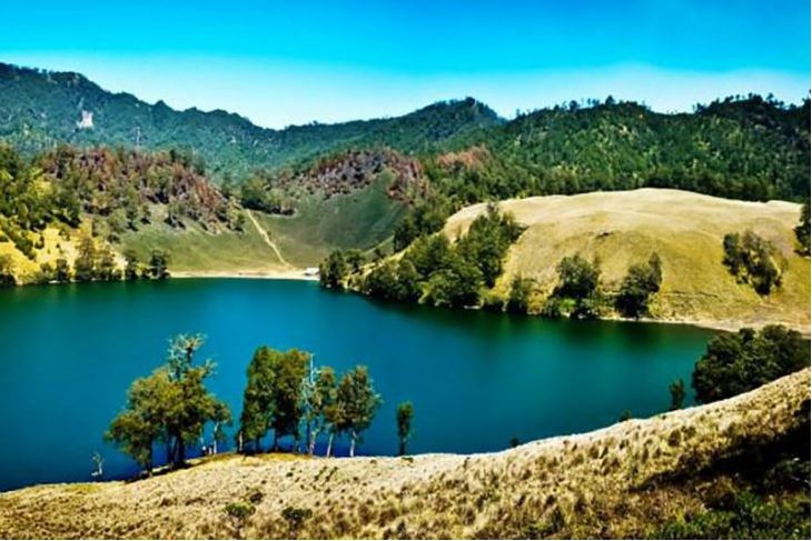 Danau Ranu Kumbolo di kawasan Taman Nasional Bromo Tengger Semeru, Jawa Timur. (Foto: Antara/Balai Besar TNBTS)