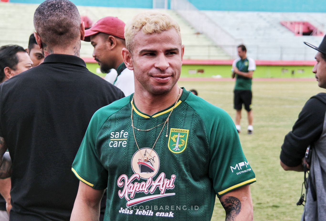 Diogo Campos, pendatang baru bisa langsung kompak dengan skuad Persebaya. Ia sumbangan dua assit dan satu gol saat lawan PSIS Semarang, Jumat 20 September 2019. (Foto: Haris/ngopibareng.id)