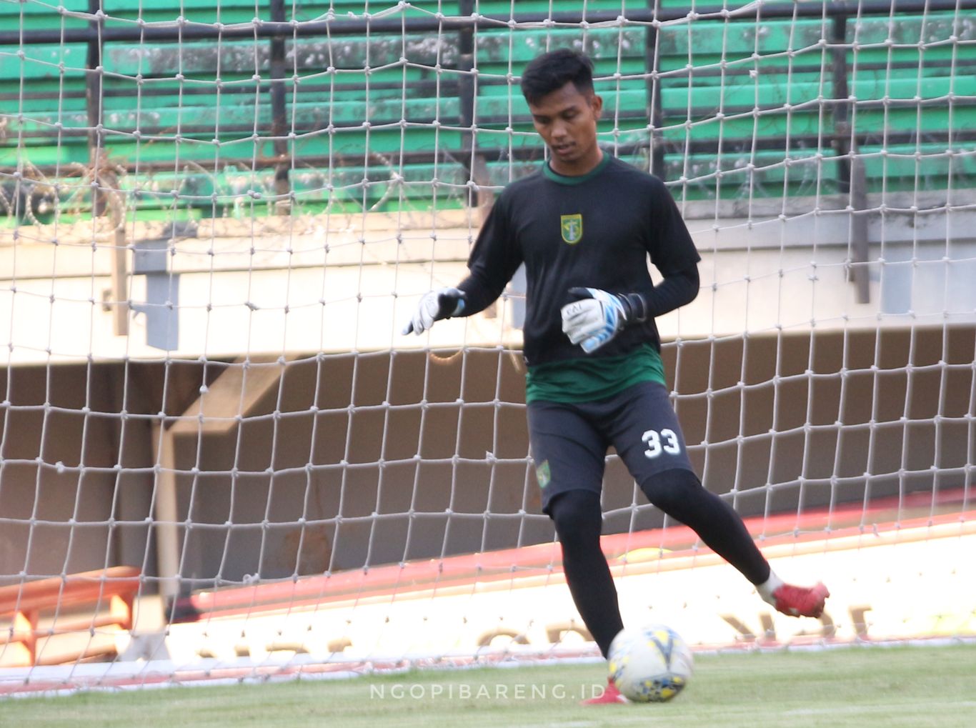 Kiper Persebaya Miswar Saputra. (Foto: Haris/ngopibareng.id)