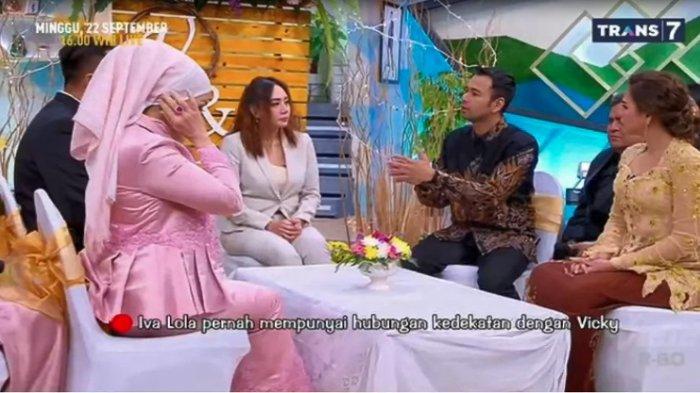 Acara lamaran Vicky Prasetyo dengan Sahila Hisyam bubar. Iva Lola, eks Trio Macan, tiba-tiba muncul sebagai tamu tak diundang. (Foto: Trans 7)