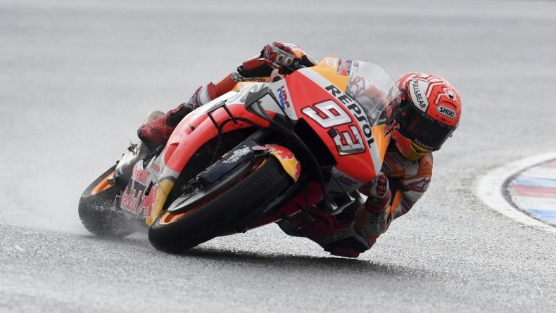 Pembalap tim MotoGP Repsol Honda, Marc Marquez berada di start terdepan MotoGP Aragon 2019, dalam kualifikasi, Sabtu, 21 September 2019. (Foto: AFP)