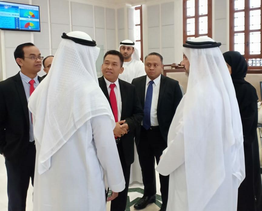 Direktur Al Markaz Al Rasmiy Lil Ifta (Pusat Fatwa) Mrs. Syammah Addakhiri bersama delegasi Indonesia. (Foto: kemenag/ngopibareng.id)