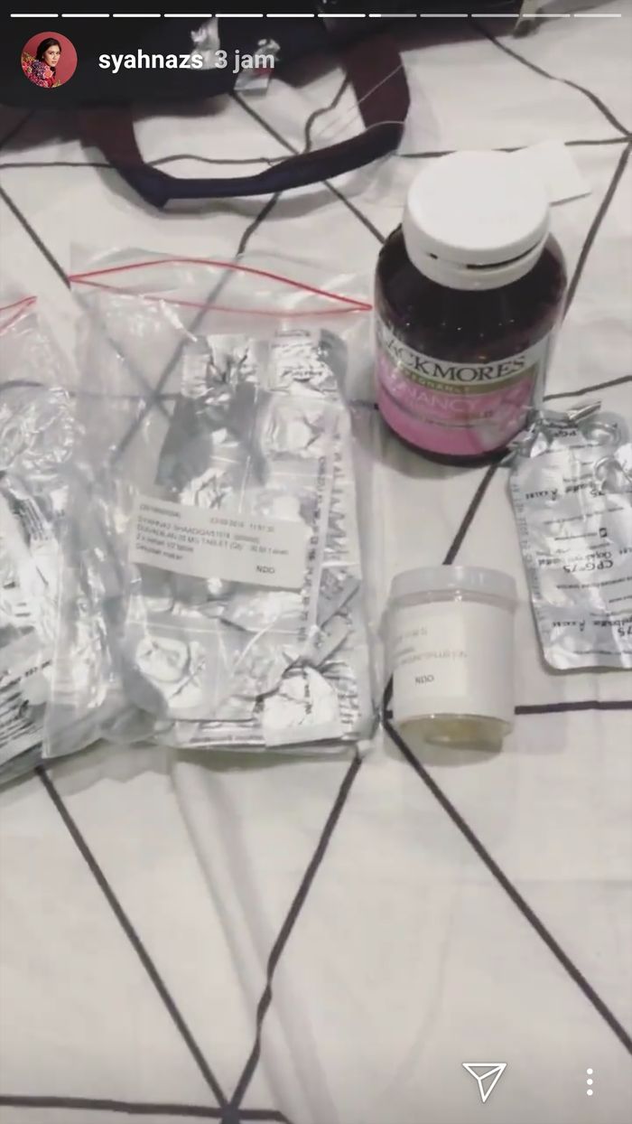 Syahnaz Sadiqa harus mengonsumsi 5 jenis obat untuk janin kembarnya. (Foto: Instagram Syahnaz Sadiqa)