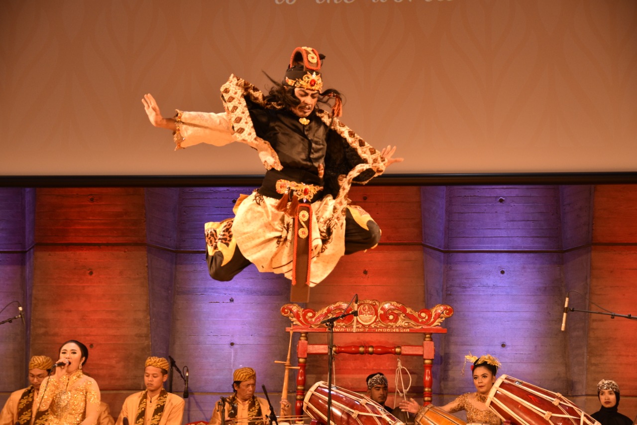 Pentas  ‘Presenting Indonesian Heritage to the World’ pada Kamis, 19 September 2019 di UNESO Paris. (Foto:kemlu/ngopibareng.id)