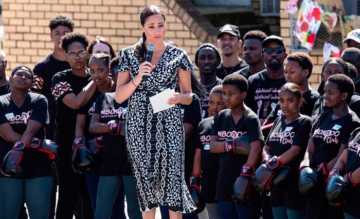 Meghan Markle dengan gaun sederhananya di Cape Town, Afrika Selatan, kemarin. (Foto:Vanity)