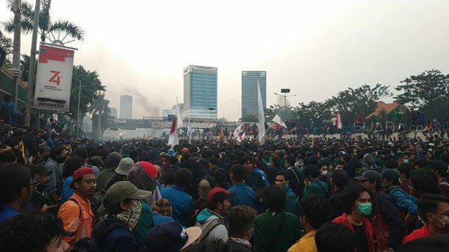 Demo mahasiswa di Gedung DPR. (Suara.com/Fakhri)