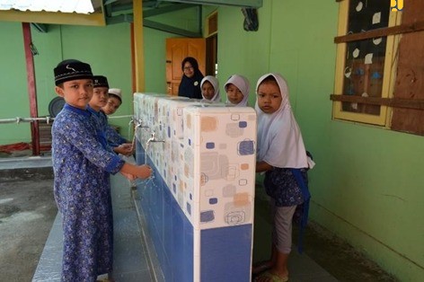 Ilustrasi anak-anak memanfaatkan fasilitas cuci tangan. (Foto: Kementerian PUPR)