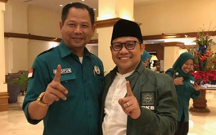 Ketua DPC PKB Lamongan (kiri) Abdul Ghofur. (Foto: Istimewa)