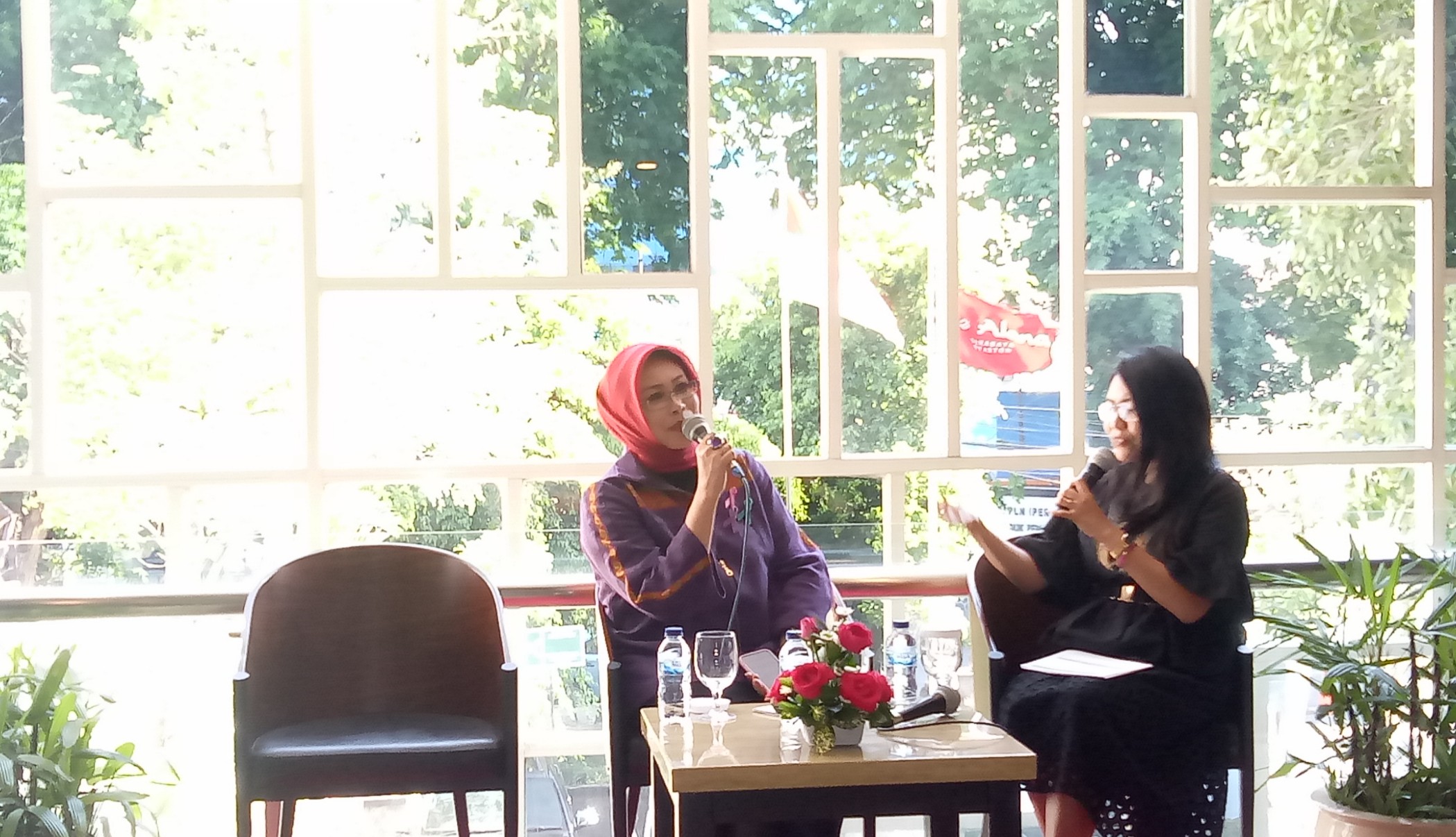 Fatma Syaifullah Yusuf saat menjadi pembicara di acara Delta Communi Talk yang bertema 'Women On Top', Rabu, 25 September 2019 (Foto: Pita/ngopibareng.id)