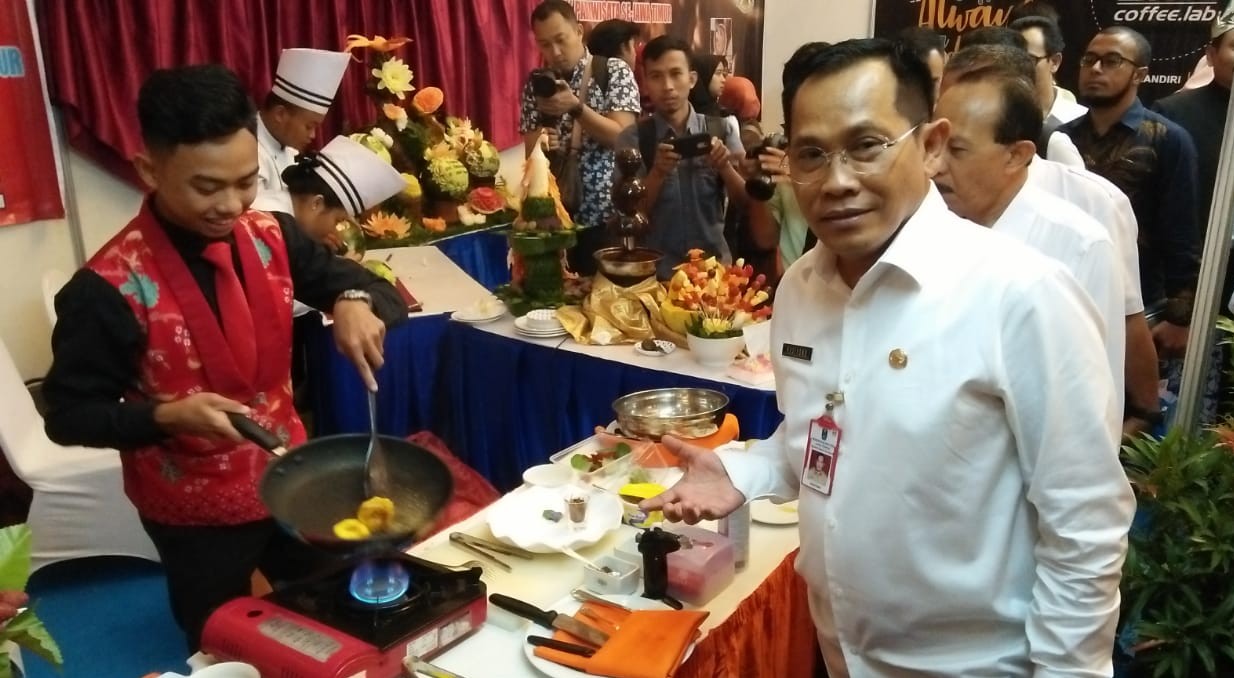 Kementerian Riset, Teknologi dan Pendidikan Tinggi (Kemenristekdikti) serta Kementerian Pendidikan dan Kebudayaan (Kemendikbud) menghadiri pembukaan Seminar dan Pameran SMK Pariwisata se-Jawa Timur di Dyandra Convention Center, Rabu 25 September 2019. (Foto: Istimewa) 