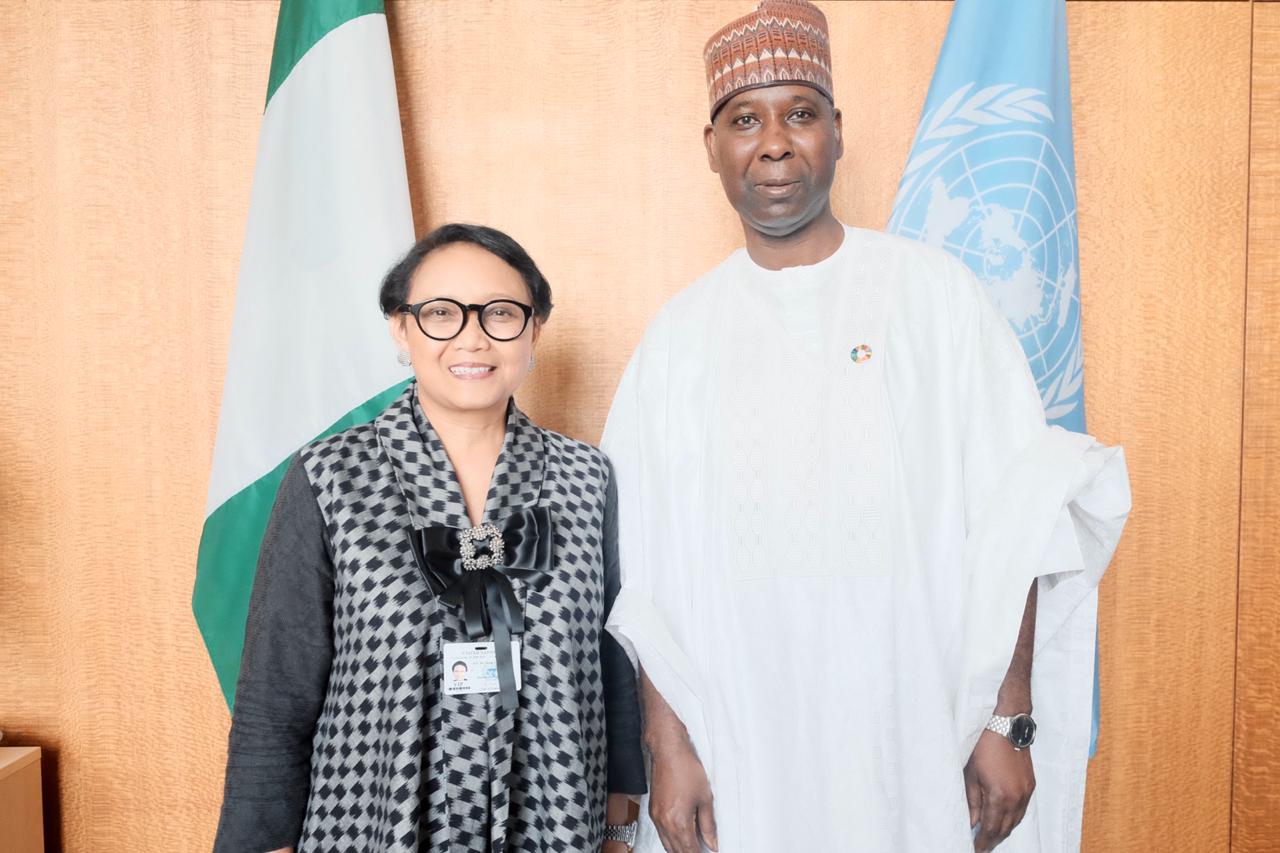 Menteri Luar Negeri RI Retno L Marsudi  bersama Presiden Majelis Umum, Tijani Muhammad Bande. (Foto: kemlu for ngopibareng.id)