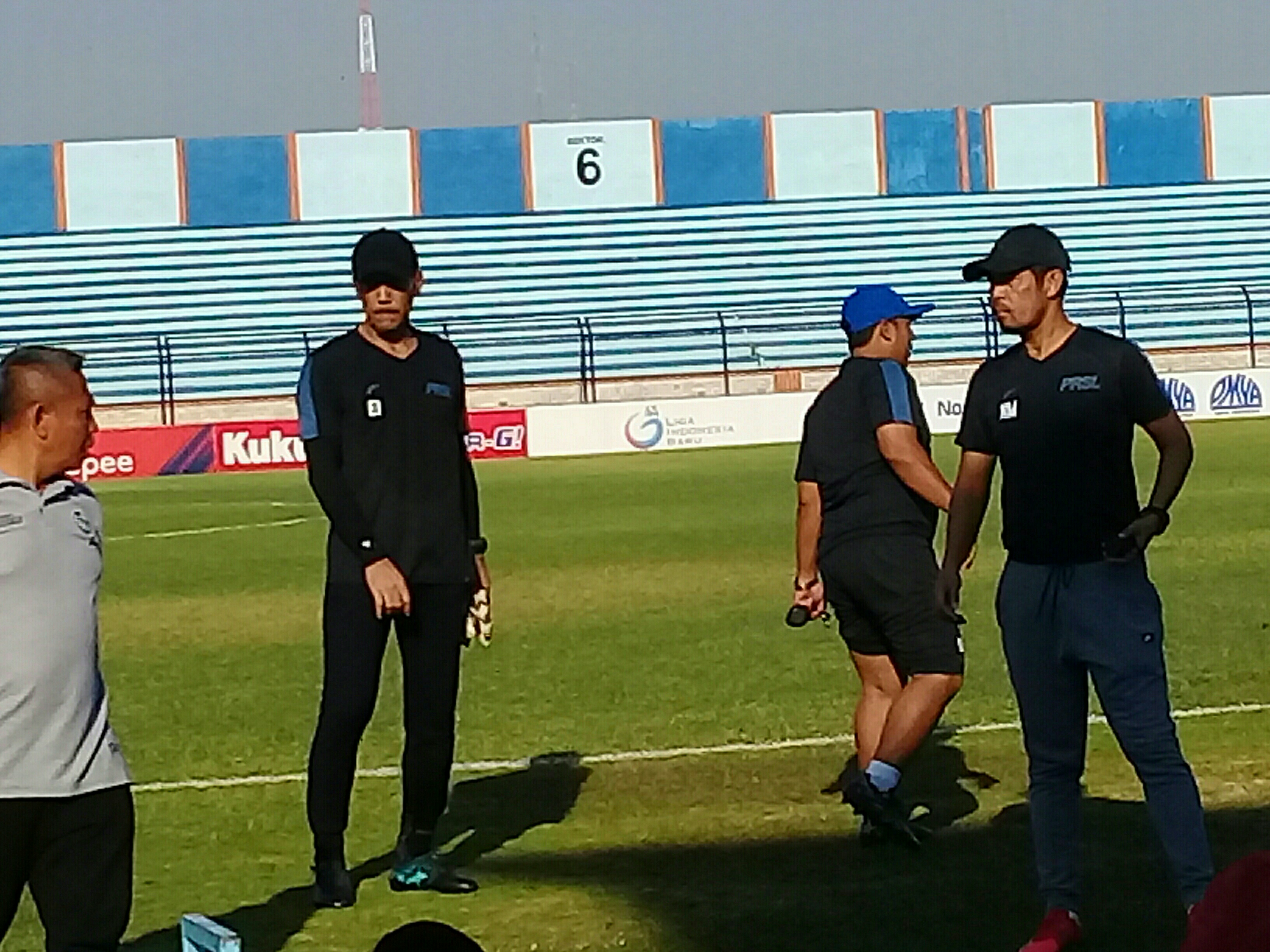 Tim Pelatih Persela Lamongan, Nil Maizar, saat sesi latihan Persela. (Foto: Nasih/ngopibareng.id)