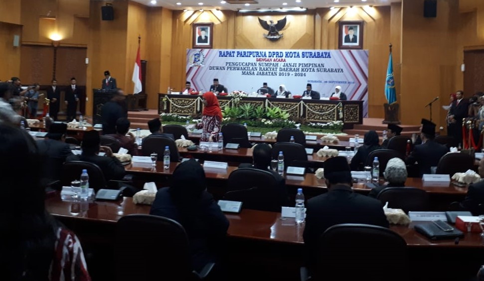 Rapat paripurna sekaligus pelantikan dan pengambilan sumpah pimpinan DPRD Kota Surabaya. (Foto: Alief/ngopibareng.id)