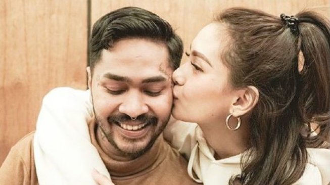 Pasangan Onadio Leonardo dan Beby Prisillia dikaruniai anak pertama, setelah menikah tiga bulan lalu, pada 29 Juni 2019.