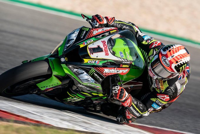 Jonathan Rea memastikan gelar juara di tangan setelah menjuarai race 2 WSBK 2019. (Foto: Twitter/@