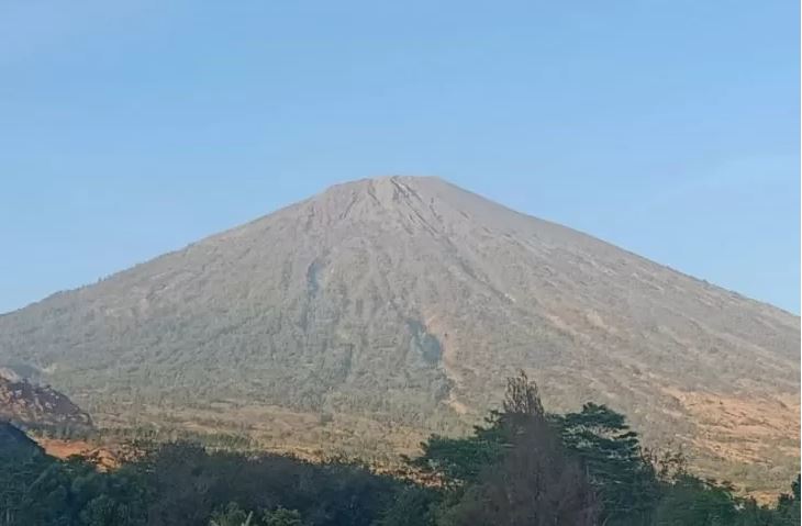 Panorama keindahan Gunung Rinjani (3.726 mdpl), di Pulau Lombok, NTB. (Foto: Antara/Awaludin)