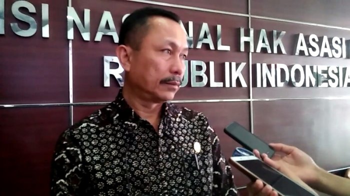 Ketua Komisi Nasional Hak Asasi Manusia (Komnas HAM) Ahmad Taufan Damanik, memberikan penjelasan pada pers. (Foto: ist)