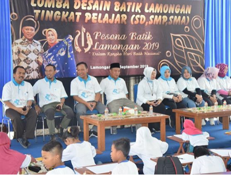 Bupati Fadeli beserta jajarannya saat menghadiri Lomba Desain Batik Lamongan. (Foto: Nasih/ngopibareng.id)