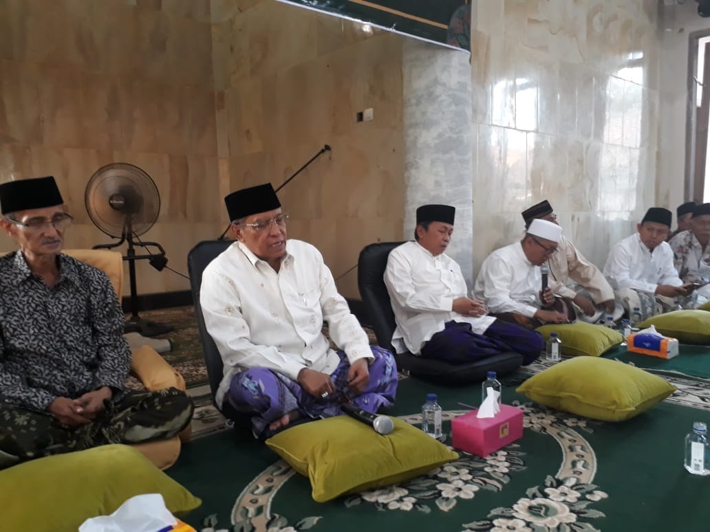 Para kiai sedang mengadakan pertemuan. Tampak, KH Husein Muhammad dan KH Said Aqil Siroj. (Foto: ist/ngopibareng.id)