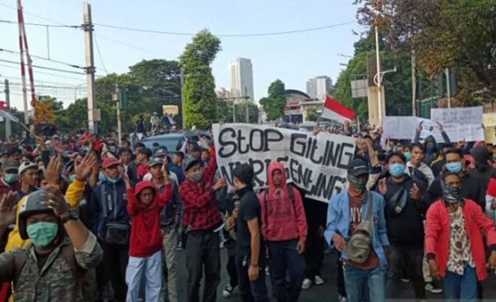 Unjuk rasa massa di depan gedung DPR-RI hari Senin 30 September kemarin. (Foto:Kabar24) 