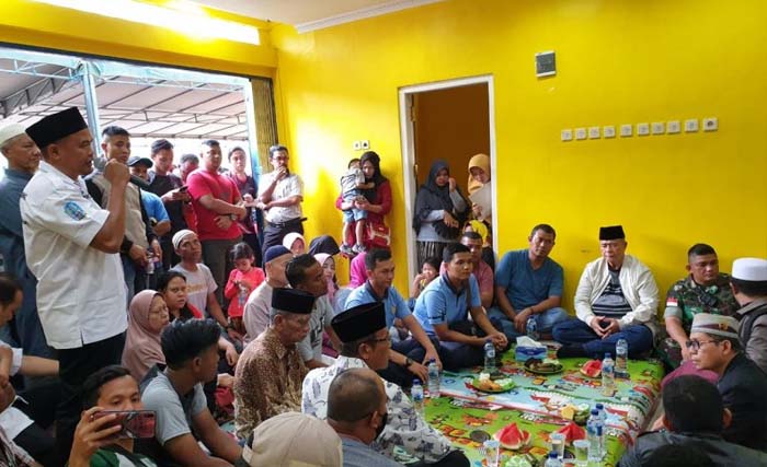 Para perantau asal Sumbar berkumpul dan berdiskusi di Wamena, Papua. (Foto:Antara)