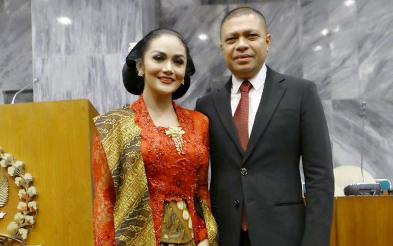 Pasangan Krisdayanti dan Raul Lemos. (Foto: Instagram @krisdayantilemos)