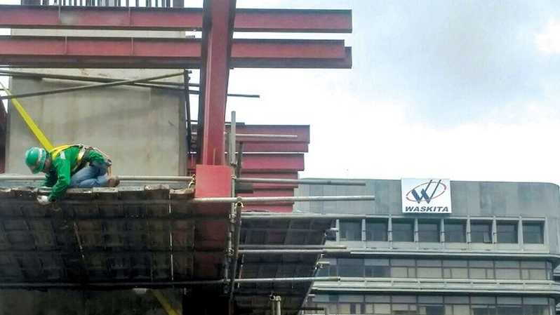 Tiang pancang untuk lintasan kereta cepat di Jakarta. (Foto: Waskita)