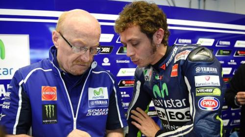 Valentino Rossi 'The Doctor' saat bersama kepala kru Tim Yamaha, Silvano Galbusera.