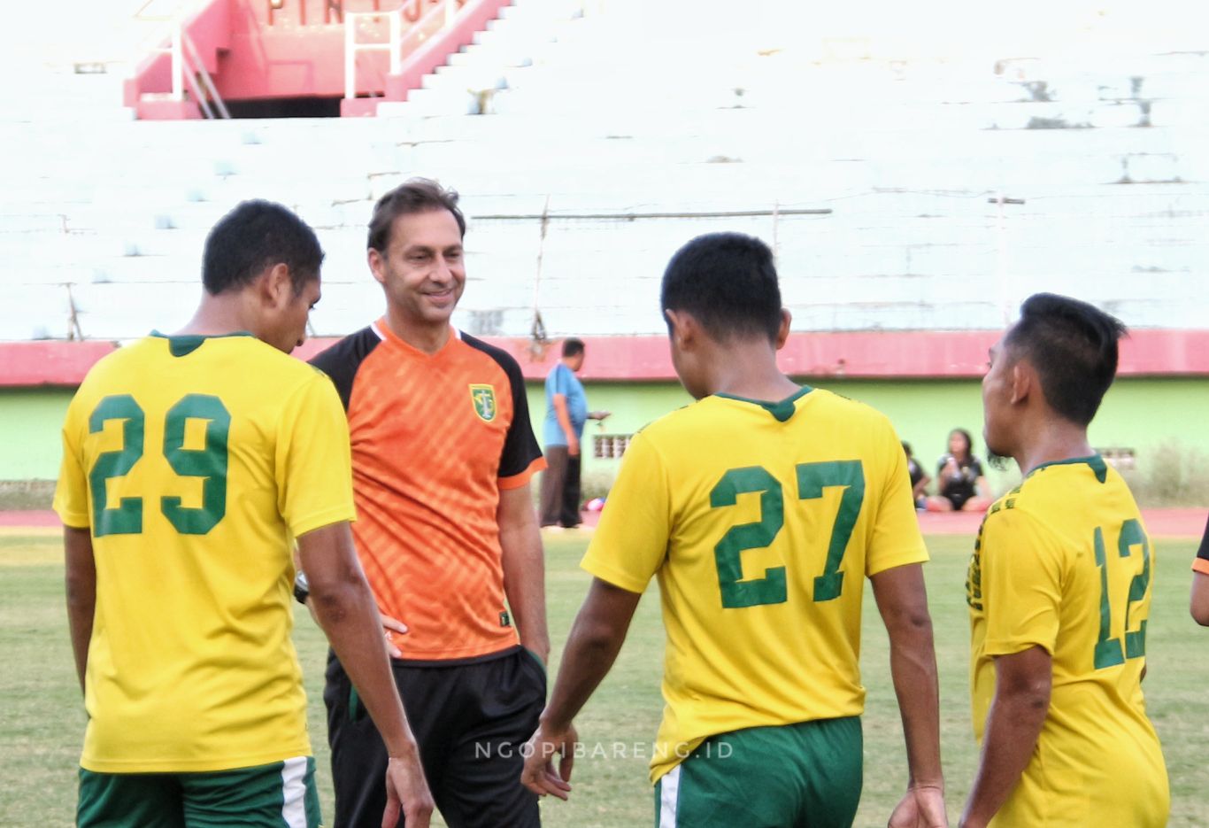 Skuat Persebaya saat dilatih oleh Wolfgang Pikal. (Foto: Haris/ngopibareng)