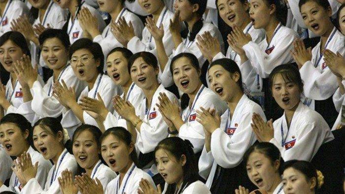 Para perempuan cantik di suatu sekolah di Korea Utara. (Independent.co.ud)