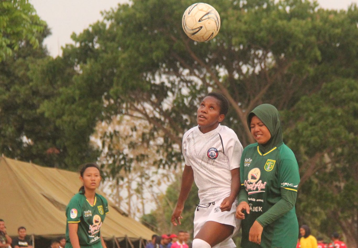 Tim Persebaya Putri saat menghadapi Arema FC, Senin 7 Oktober 2019. (Foto: Haris/ngopibareng.id)