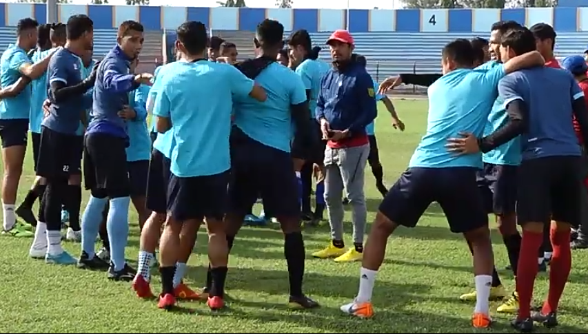 Skuad Persela Lamongan saat kembali berlatih. Tim sempat diliburkan pelatih Nil Maizar. (Foto: Nasih/ngopibareng.id)